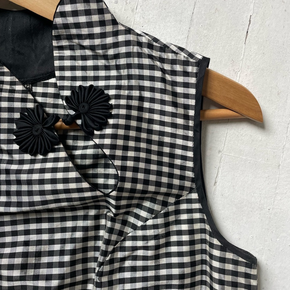 SUMMER SALE!!

Chic Checkered Sleeveless Top with Floral Detail